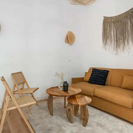 A Modern Renovated Near Metro Line 2 Apartment *