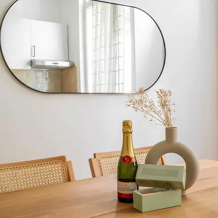 Apartment A Modern Renovated Near Metro Line 2 *