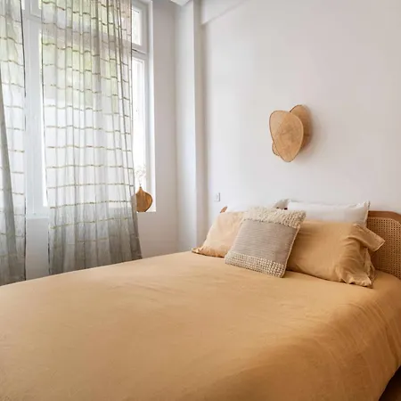 Apartment A Modern Renovated Near Metro Line 2 *