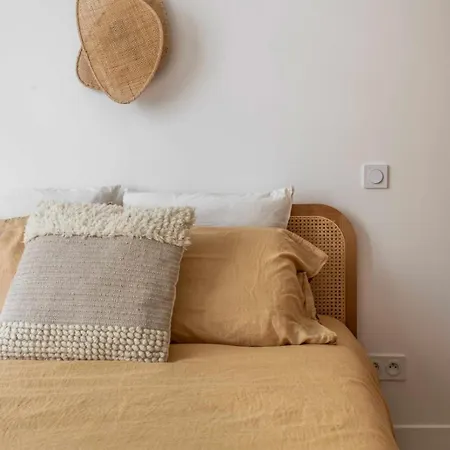 Apartment A Modern Renovated Near Metro Line 2 Paris