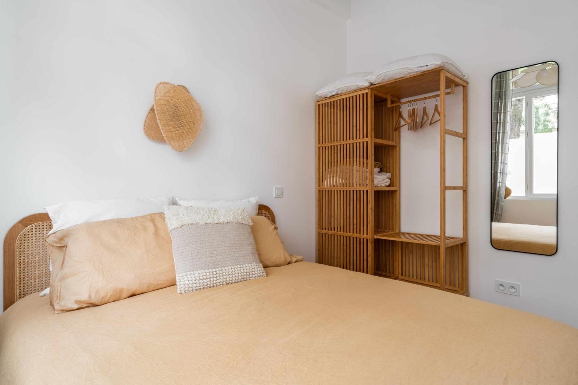 A Modern Renovated Near Metro Line 2 Apartment